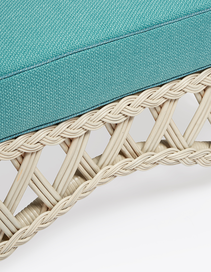 Embassy_Pouf_Custom_Mastice_Detail_01_700900(4)