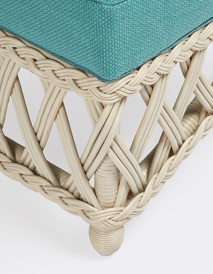 Embassy_Pouf_Custom_Mastice_Detail_02_700900(4)