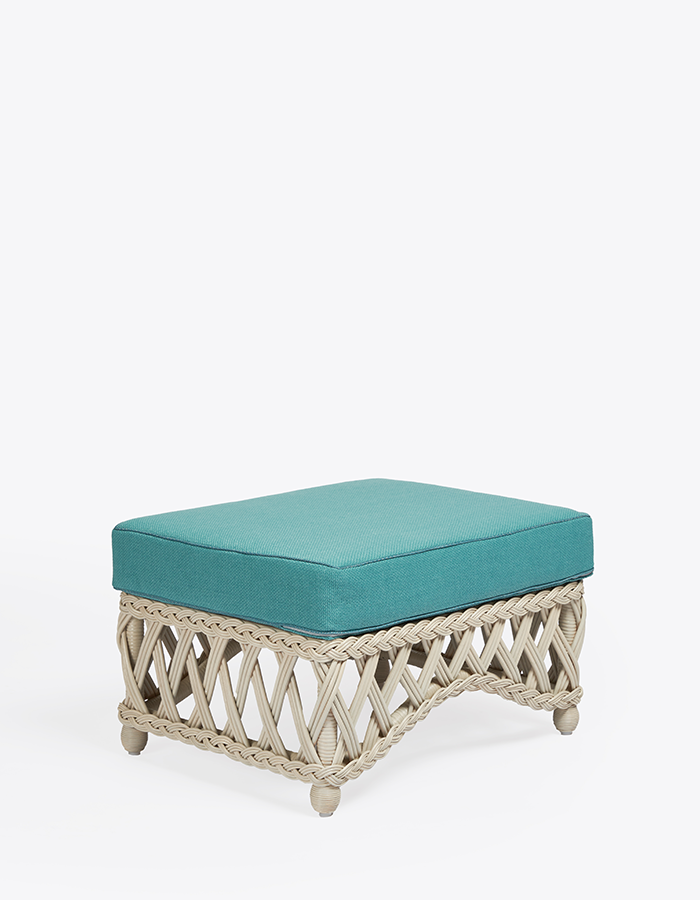 Embassy_Pouf_Custom_Mastice_Side_700900(11)