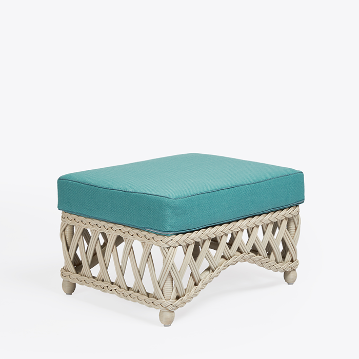 Embassy_Pouf_Custom_Mastice_Side_7009001(2)