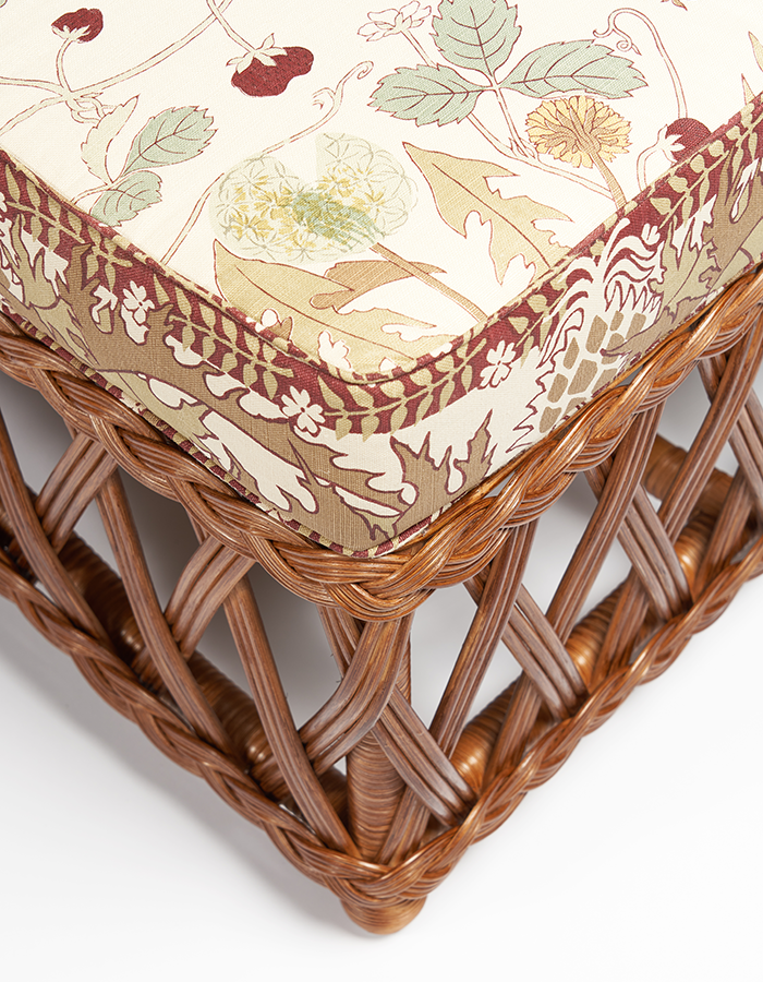 Embassy_pouf_tabacco_detail_03_700900(4)
