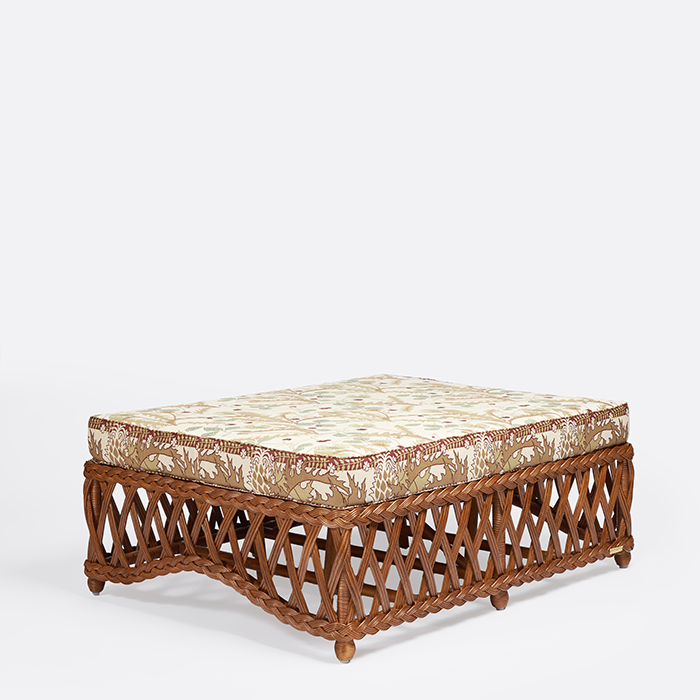 Embassy_pouf_tabacco_side_02_7009003