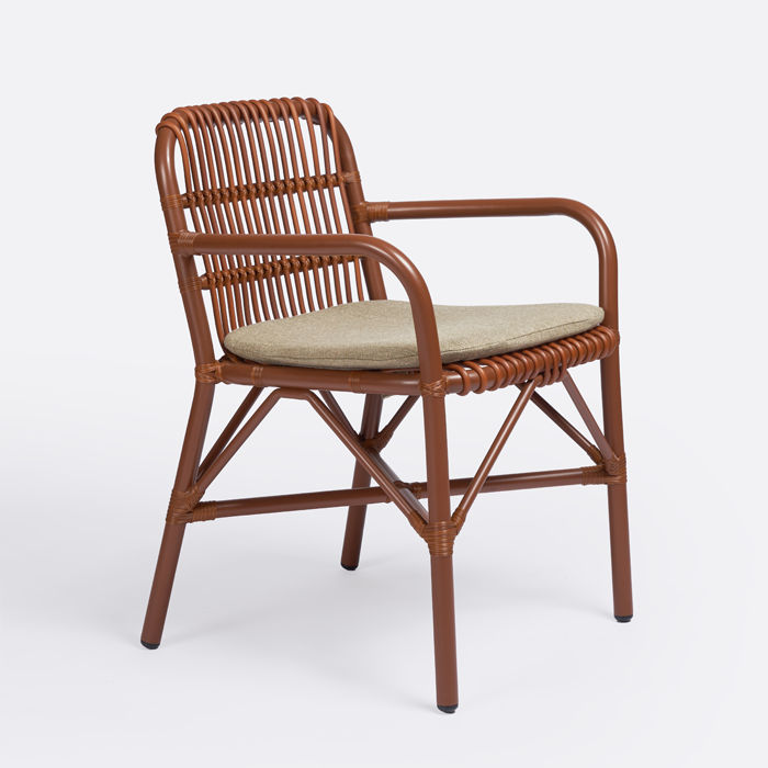Wild_Dining_Out_Cognac_Side_03(0)
