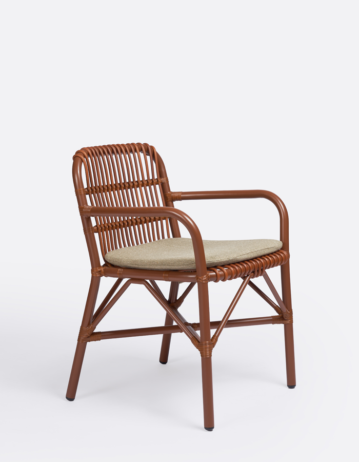 Wild_Dining_Out_Cognac_Side_G6192