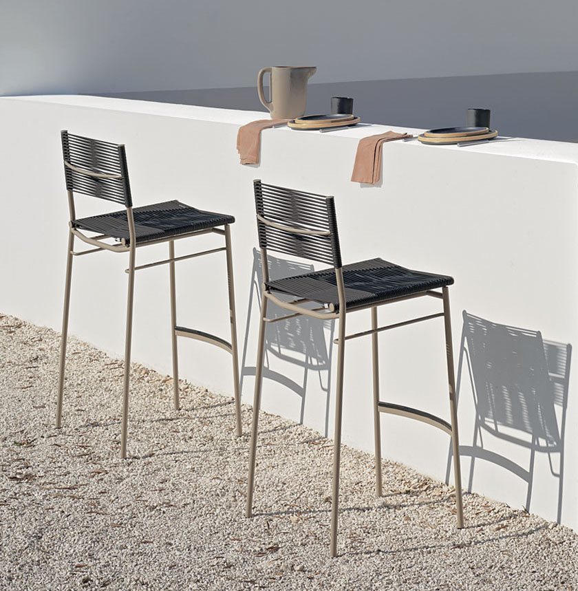 bonacina_outdoor_miss-b-stool_out_preview(2)